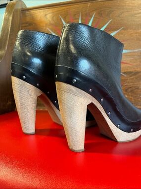 MARNI Black Leather Peep-Toe Wood Platform Clogs